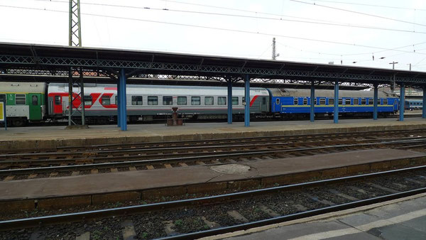 RZD Schlafwagen Belgrad - Moskau im B 344 "AVALA" in Budapest Keleti (März 2011)