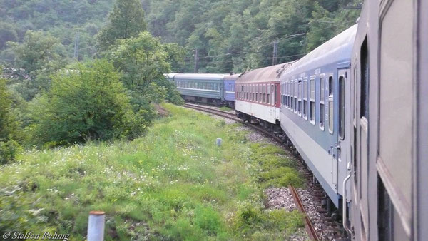 in einem langezogenen Bogen kommt uns der "BULGARIA-EXPRESS" entgegen