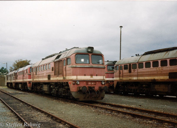 .... und rechts 220 292-7 ex. Bw Stendal/Güsten .... 