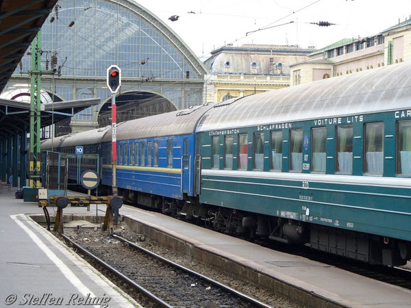 UZ Schlafwagengruppe im D 16 "TISZA" in Budapest Keleti (Juni 2006)