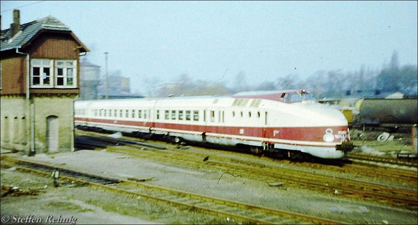 DR Schnelltriebwagen BR 175 in Leipzig Ost als Messesonderzug Leipzig - Berlin Zoo (1983)