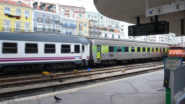 Der CP 2.Kl. Verstärkungswagen bis zur spanischen Grenze auf der Rückfahrt an der Zugspitze in Santa Apolonia