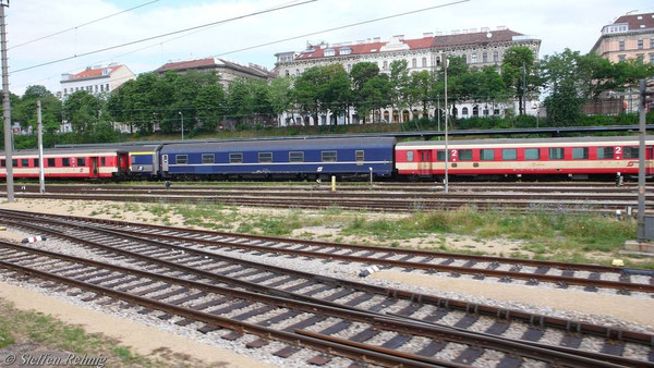 ÖBB MU WLABmz 61 81 72-71 627-5 (ex.CIWL 4834) in Wien Westbahnhof (13. Juni 2007)