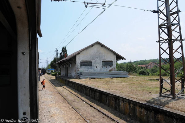 Ankunft im kroatischen Grenzbahnhof Slavonski Šamac