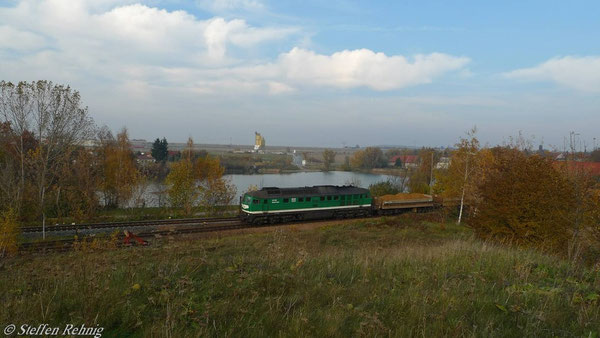 Raitzhain, Wismut-Kippzug Richtung Schmirchau, Aufgenommen vom Damm der alten Straßenbrücke (November 2010)