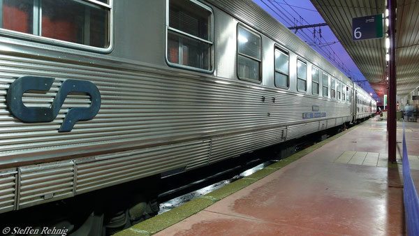 Sitzwagen der CP in Irun
