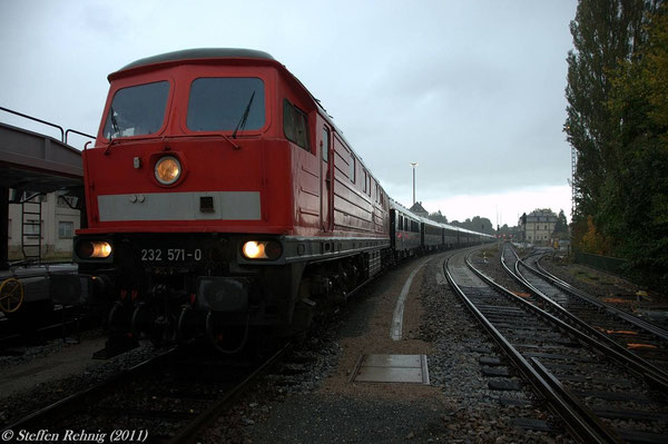 Die Weiterfahrt bis nach Nürnberg Hbf und danach in die Abstellanlage zum Wasserfassen erfolgt mit 232 571-0 ....