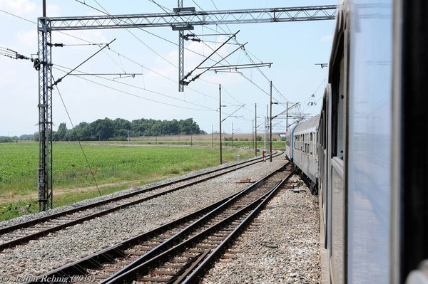 .... die am Ende des Bahnhofs in einem scharfen Linksbogen von der Hauptstrecke nach Slavonski Brod abzweigt