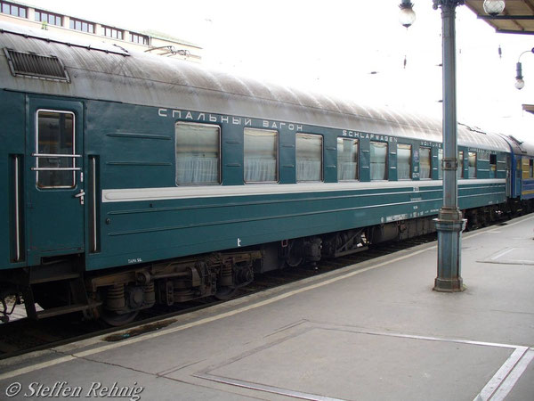 Abgestellter RZD Schlafwagen Moskau - Belgrad (Ankommend von D 15 "TISZA", Weiterfahrt im IC 345 "AVALA") in Budapest Keleti (Juni 2006)