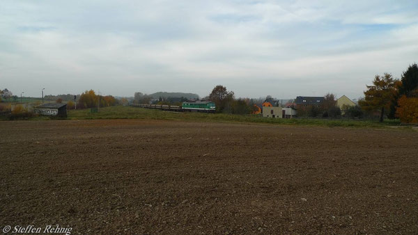Raitzenhain, Leerzug nach Kayna nach dem Kreuzen der DBAG-Strecke (November 2010)