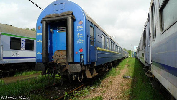 Abgestellte Schlafwagengruppe vom R 401 zur Weiterfahrt als S 51 in Krakow (Mai 2010)