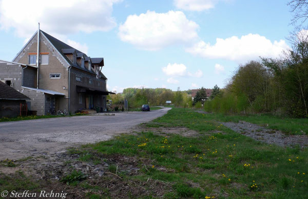 Blick vom Ladegleis Richtung Streckenende im ehemaligen Bahnhof Ebrach (3. Mai 2008)
