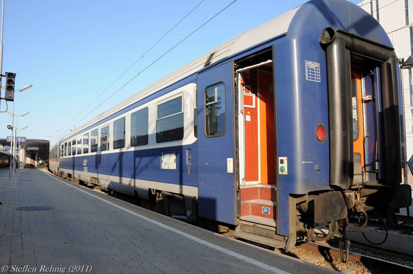 1. Klasse Sitzwagen am D 347 "DACIA" in Wien Westbahnhof (16. Juli 2011)