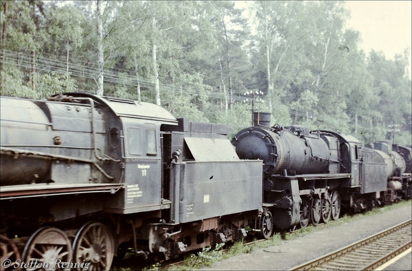 Lokzug ins RAW Meiningen im Bahnhof Langenbernsdorf bei Werdau (1983)