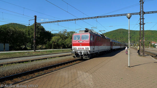 362 005-1 am R 603 "OBCHODNÉ CENTRUM MIRAGE" Bratislava - Košice in Kysak (1.10. 2011)