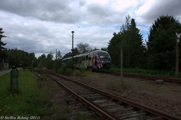Bhf. Seelingstädt, VGB-Tw aus Richtung Werkbahnhof Braunichswalde kommend, links das Gleis der "Taigakurve", in der Mitte das Streckengleis nach Wünschendorf