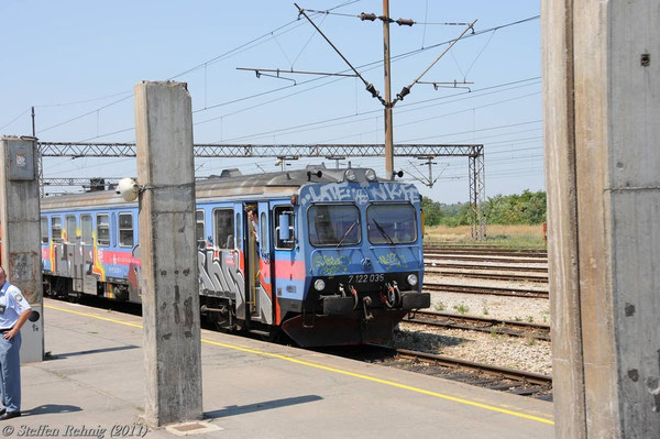 Sofort fällt das fehlende Bahnsteigdach in Vinkovci auf