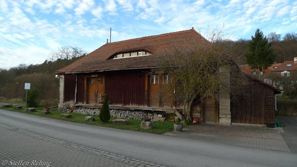 Güterschuppen Ebrach von der ehemaligen Ladestraße aus gesehen