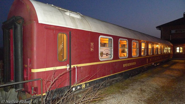 Typ Y ex. DR - WLABme mit Speisewagenbeschriftung in Steppach (3. März 2011)