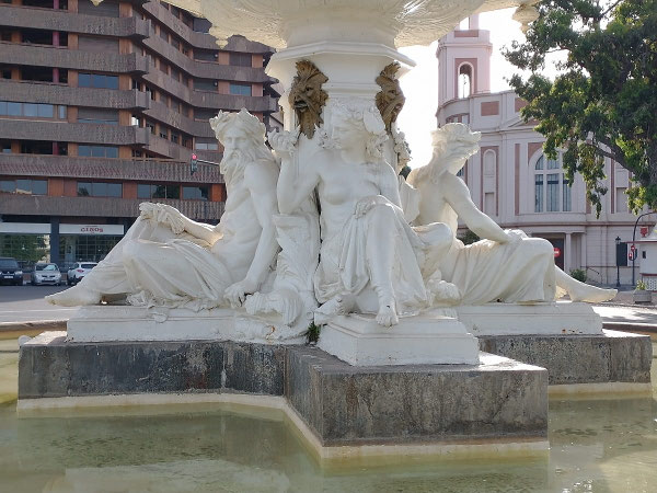 La Fuente de los Cuatro estaciones, es un bien protegido por la Ley 16/1985 del Patrimonio Histórico Español.