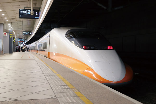 日本の新幹線700系をベースとした台湾高速鉄道の車両