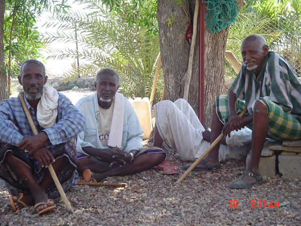 A Ambabo, les pasteurs sédentarisés ont gardé leur bâton de meneurs de troupeaux