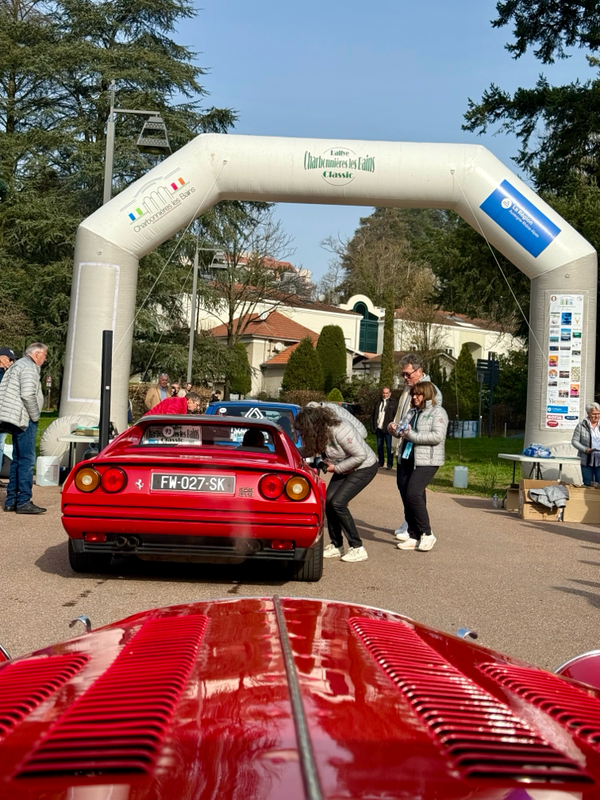 10h12, Départ de la Ferrari n° 93. 10h13, The French Spartan s'élance.