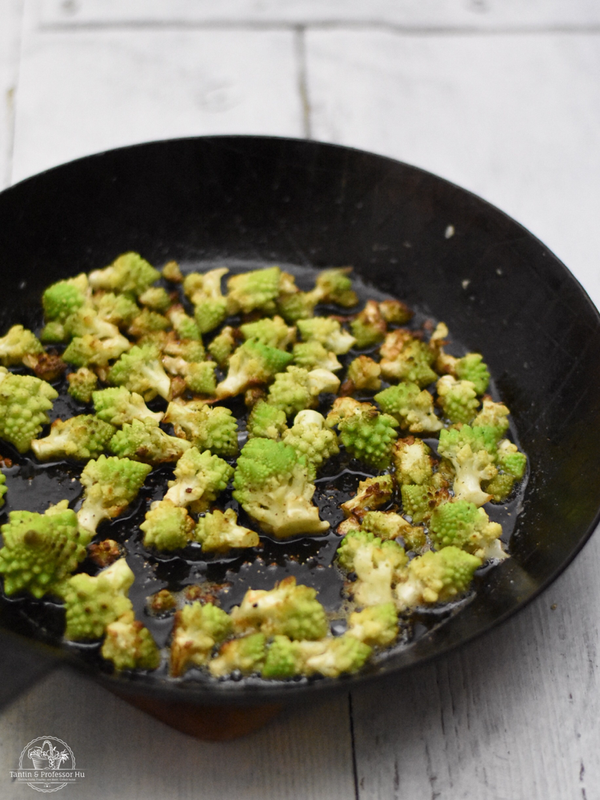 Vegane Romanesco-Fregola-Chili-Pfanne