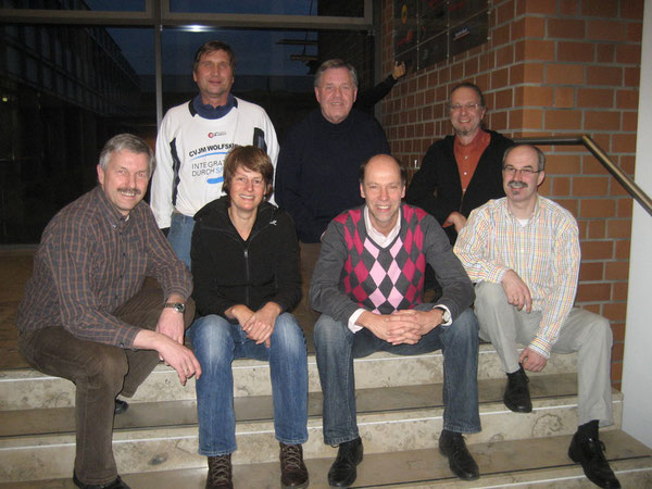 Sitzend von links: Andreas Bahlburg, Christine Kröger, Henning Pape, Axel Burgdorf und dahinter hockend von links: Manfred Wille, Peter Ibrom, Frank Bredthauer