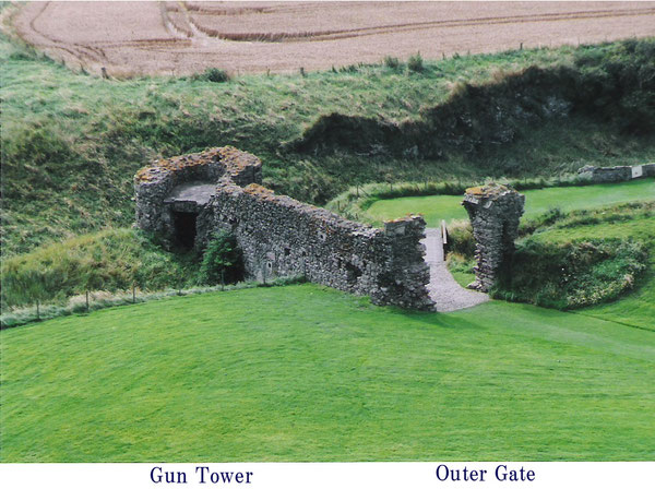 Tantallon Castle Guntower, Outer Gate