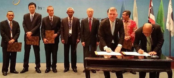 Signing ceremony of the shipper’s global alliance  /  courtesy Alliance