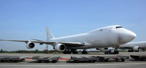 Israeli cargo carrier CAL operates Boeing 747 freighters at LGG. Due to security reasons the planes have no livery -  photo: hs 