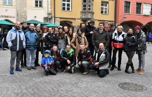 Journée off ski le jeudi. Balade à Innsbruck. A part les jeunes, heureux de faire leur vie sans les adultes, tout le monde avait fait le déplacement pour visiter la vieille ville et manger local ! enfin pas tous 