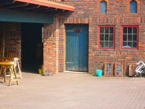 -außen - BACKSTEINE bunt, krumm und schief