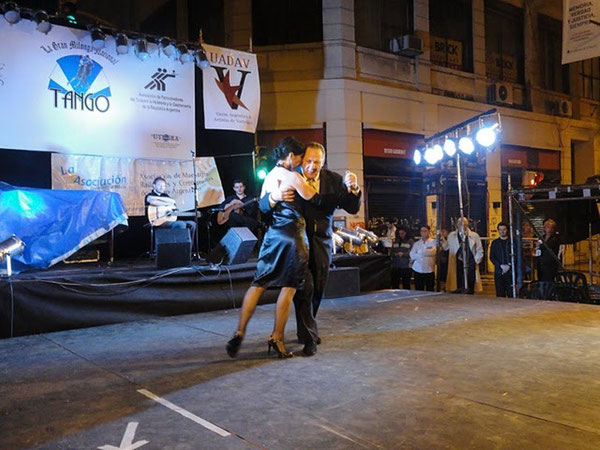 JORGE MANGANELLI-MARIA CAMPOS, Tango "BUSCANDOTE"