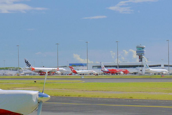 ケアンズ空港。