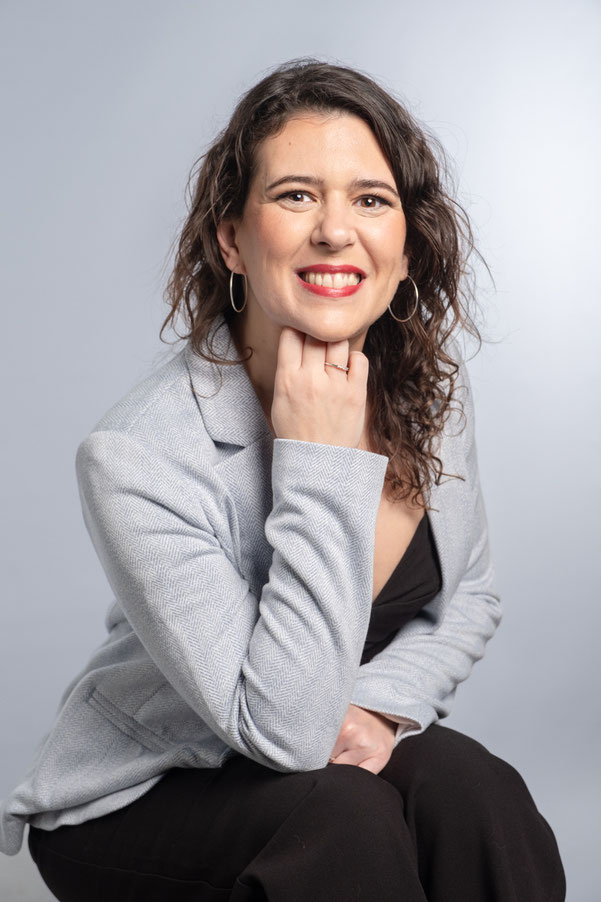 Je suis heureuse de créer mes images pour mon travail, mon work après un bilan de compétences, des images corporate qui me représentent 