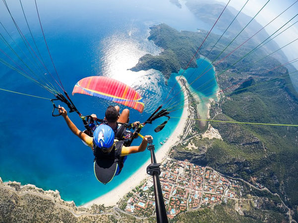 Le saut en parachute fait partie des idées les plus appréciées pour les Bucket Lists.