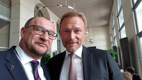 Die Mittagspause der Klausurtagung in Berlin nutze ich, um mich mit Christian Lindner auszutauschen. Gleich geht es wieder mit der Klausurtagung weiter!