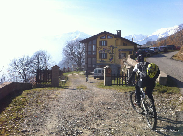 ultimamente le mete non sono più le cime o i colli ma i rifugi.....forse dobbiamo rivedere qualcosa.....