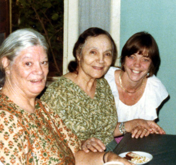 1979 : Filis with Mehera Irani & Ursula Reinhart at Meherazad, India. Cropped from original.