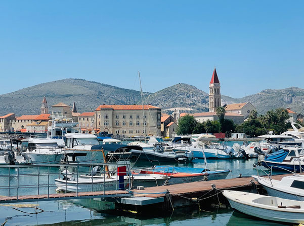 Erstmal um die Altstadt von Trogir herum zum Campingplatz fahren 