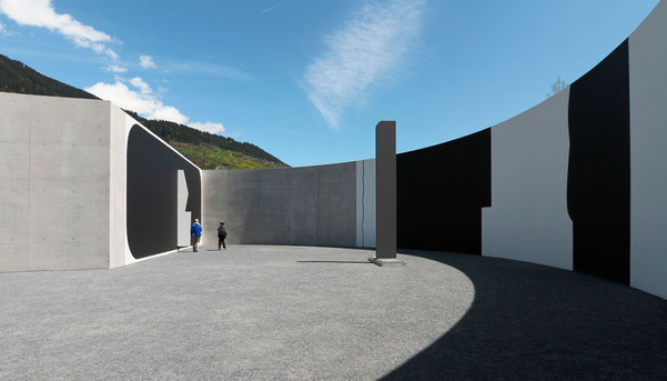 Die Stiftung OGNA ist Partnerin von TRUN CULTURA. Sie betreut die grösste begehbare Skulptur der Schweiz, OGNA.