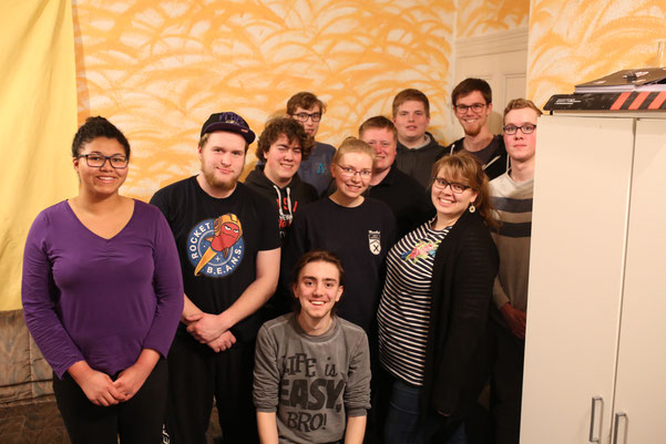 Die Jugendgruppe "Wohnzimmer" des CVJM Versmold hatte bereits eigene Erfahrungen mit dem Fasten gemacht. Die Teilnehmer hatten gute Anmerkungen und interessante Fragen.