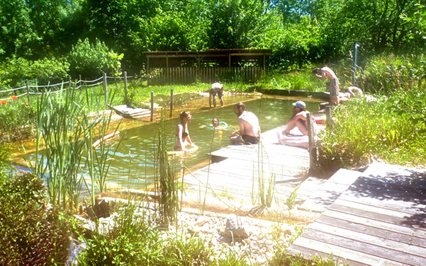 Adam S. Callejon et Nathalie Nichanian, Yoga de la Voix, Mantras et Chants Sacrés de l'Inde Retraite d'été à O saveur de l'Instant, au bord de la piscine naturelle
