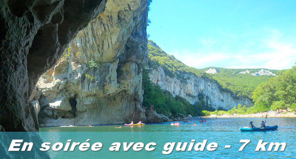 Balade en canoë à Vallon-Pont-d'Arc, le soir, avec un guide.