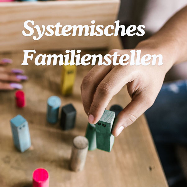 Digitales Systembrett und Symbole für das systemische Familienstellen in der Online-Intensiv-Sitzung
