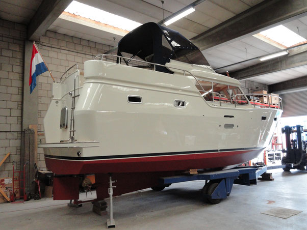 polyester boot laten verven boot laten schilderen jachtschilder antifouling polyester boot laten verven boot laten schilderen jachtschilder antifouling