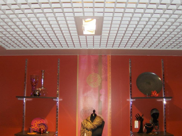 Eclairage triple iodure avec hallogène intégré dans plafond suspendu