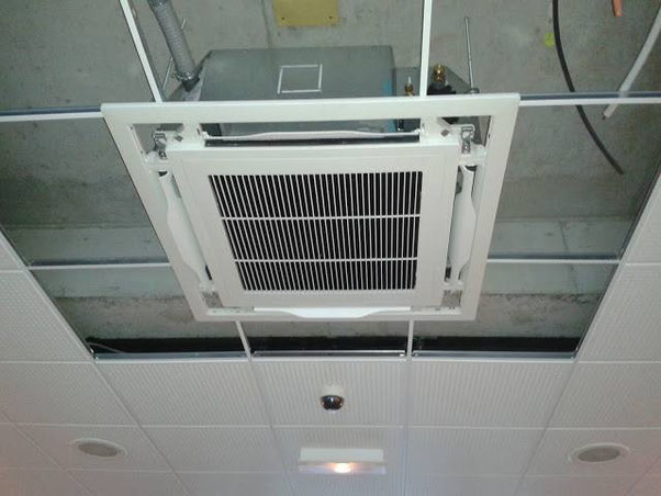 Climatisation intégrée dans plafond + Caméra de surveillance
